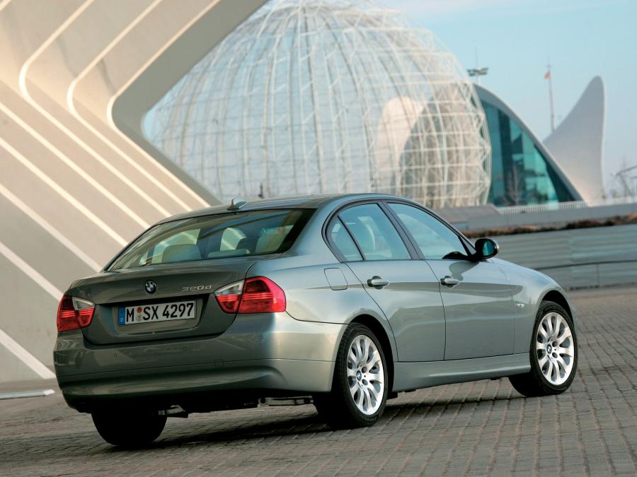  BMW 320d Sedan 2005 года  (фото 9 из 16)